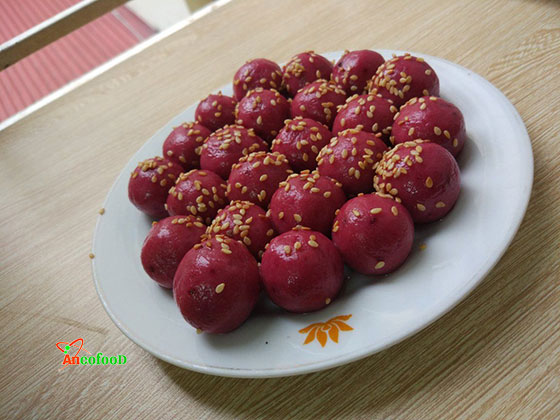 bánh trôi bột củ dền
