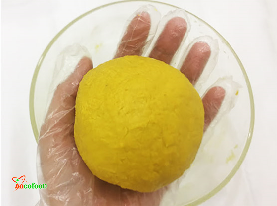 Khéo tay với món bánh trôi dành dành thơm ngon 