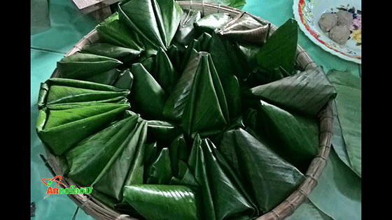 Sau khi bánh chín vớt bánh ra cho nguội và thưởng thức