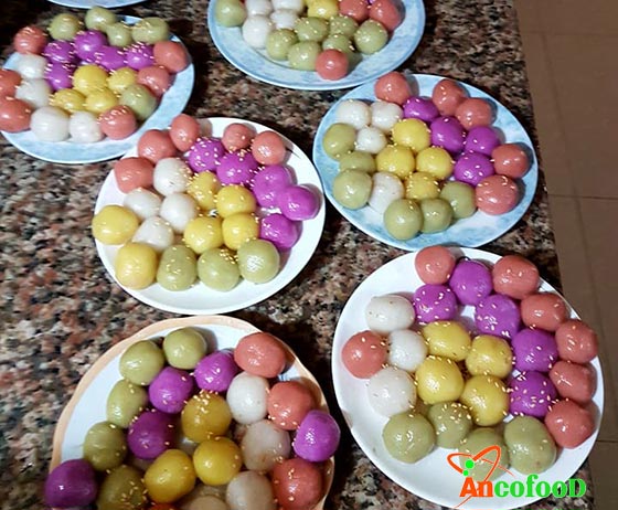 Bánh trôi bột lá nếp lá dứa
